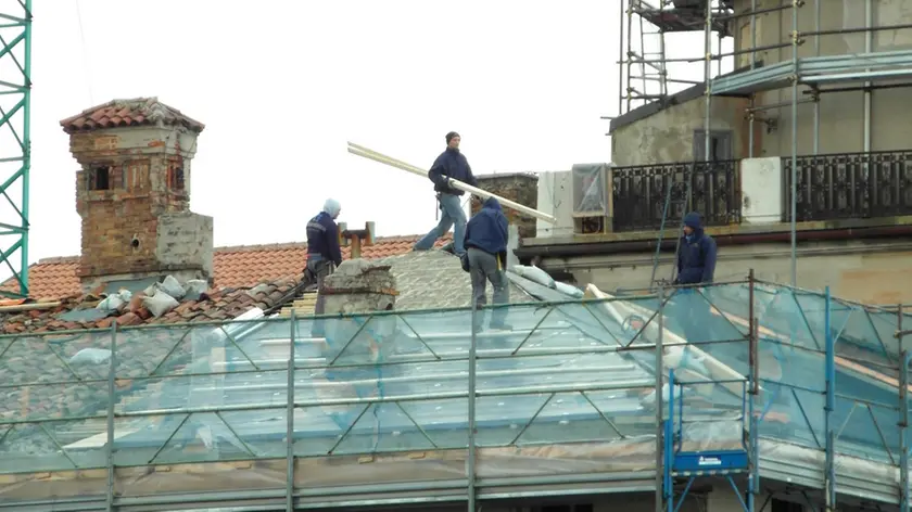 Un cantiere edile in centro a Trieste in un'immagine di repertorio