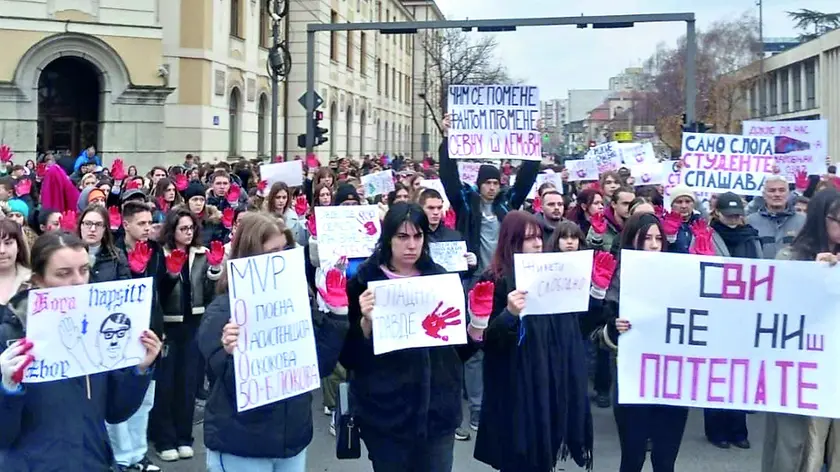 Le immagini delle proteste messe in atto dagli studenti in Serbia