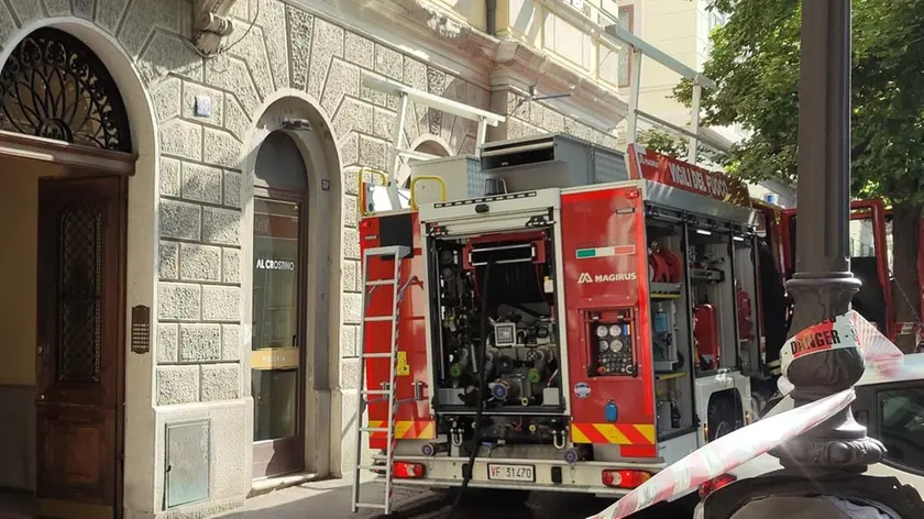 L’intervento dei Vigli del fuoco all’interno del pub “Il Grande Buffo di viale XX Settembre Foto Lasorte
