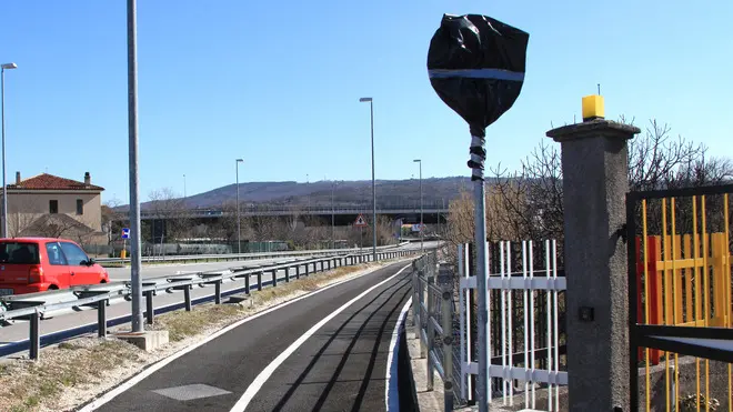 Lasorte Trieste 04/03/13 - Muggia, Ciclabile Parenzana, Cartello Coperto