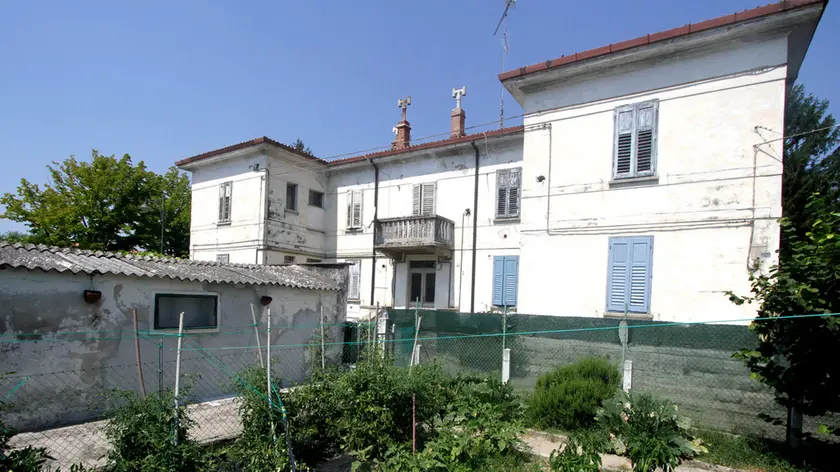 Bonaventura Monfalcone-07.08.2015 Palazzina che verrà ristrutturata-Via Rossetti-Monfalcone-foto di Katia Bonaventura