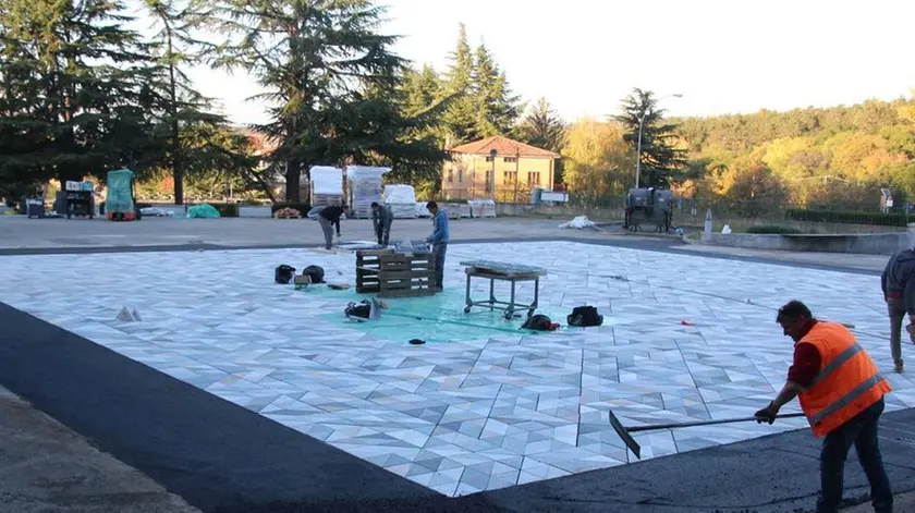Bumbaca Gorizia 06.11.2015 Redipuglia, lavori tricolore piazzale Fotografia di Pierluigi Bumbaca