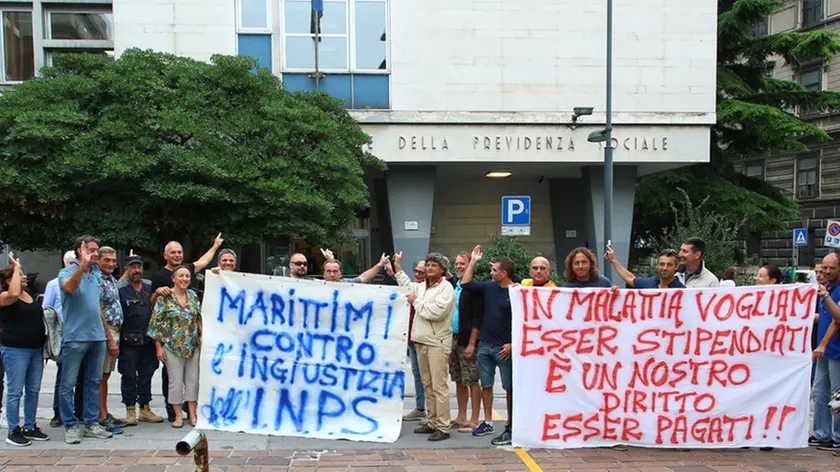 Lasorte Trieste 17/09/19 - Via S.Anastasio, Sede INPS, Protesta Marittimi