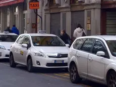 Una colonna di taxi