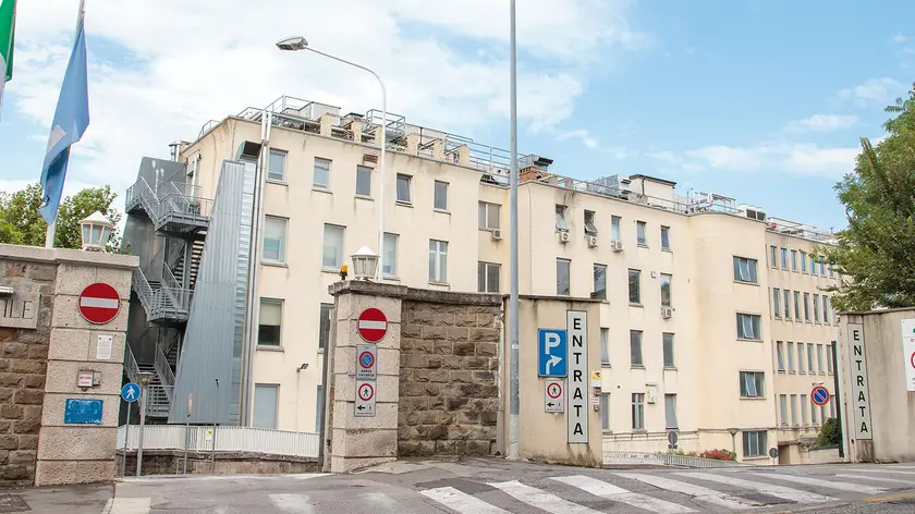 Un’immagine dell’ingresso dell’istituto materno infantile Burlo Garofolo in via dell’Istria foto Silvano