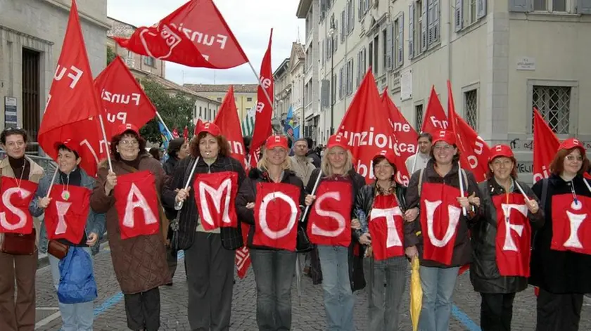 Una manifestazione organizzata da lavoratori regionali