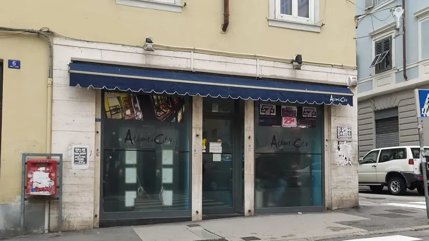 La sala slot Atlanticity di campo San Giacomo dove lunedì scorso è avvenuto il furto Foto Lasorte