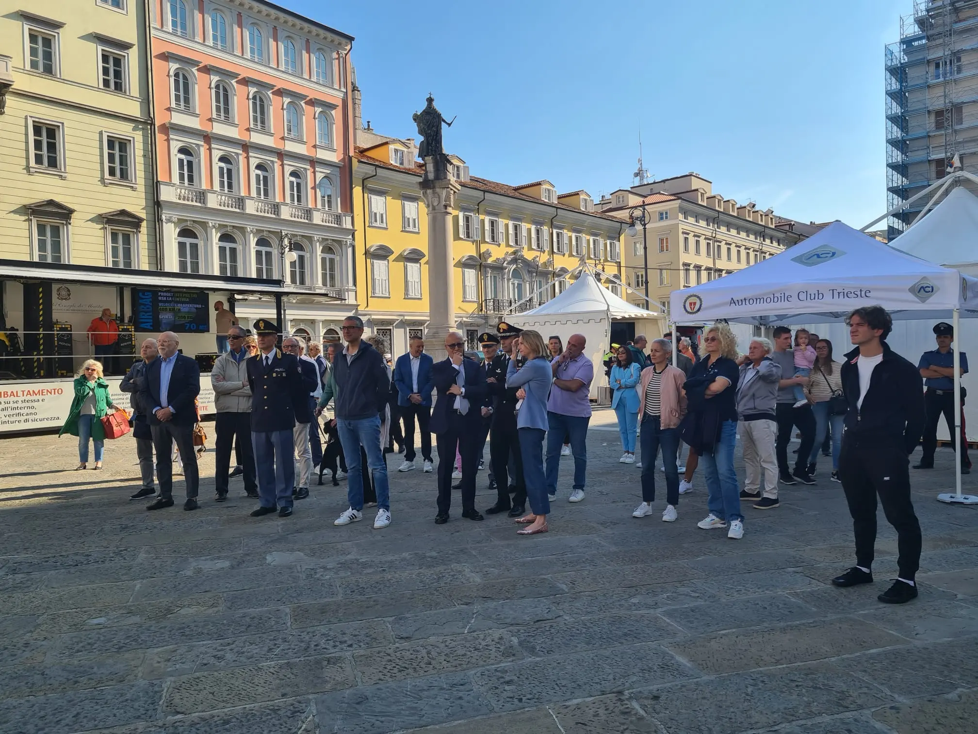 L’Automobile Club Trieste, in collaborazione con la Regione Friuli Venezia Giulia e con il Comune di Trieste, ha realizzato sabato 21 settembre la prima edizione dell’evento del “Trieste4SafetyFVG”, in piazza della Borsa fino alle 17. Diversi gli stand allestiti al fine di sensibilizzare la cittadinanza sulle tematiche della sicurezza stradale e la prevenzione degli incidenti. Una carrellata di foto diffuse dagli organizzatori o scattate dal nostro Francesco Bruni