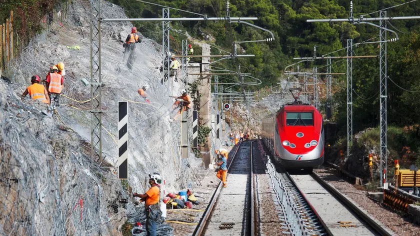 I lavori lungo la linea ferroviaria