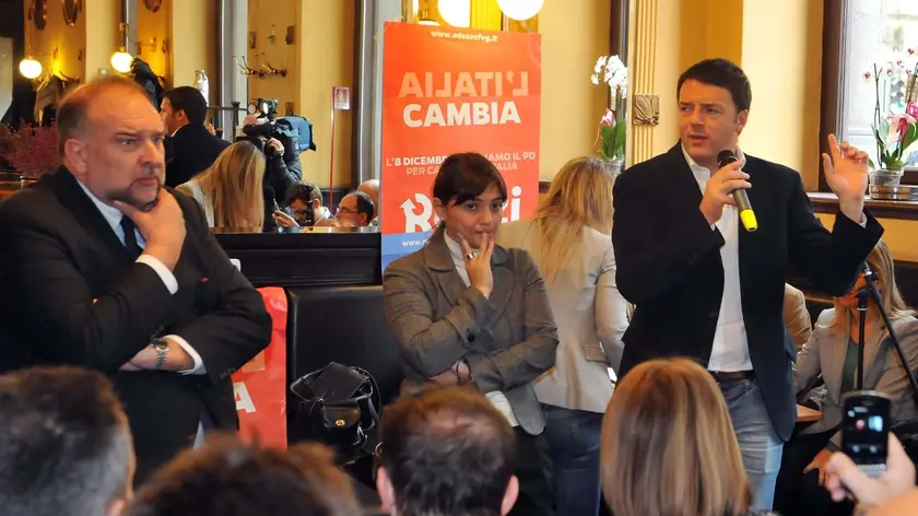 Foto Bruni 02.12.13 Matteo Renzi al caffè S.Marco con Cosolini e Serracchiani