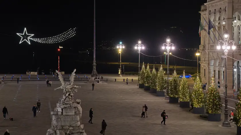 Le luci del Natale. Foto Silvano