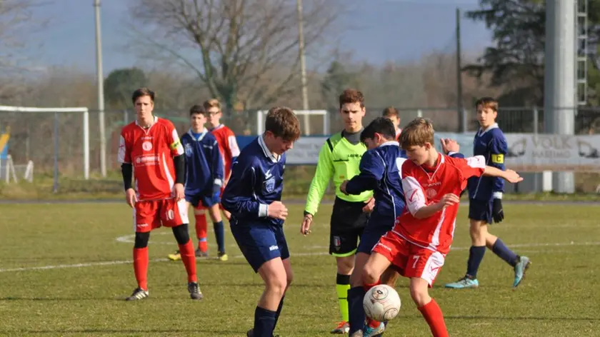 Una partita di calcio giovanile tra Under 15 regionali