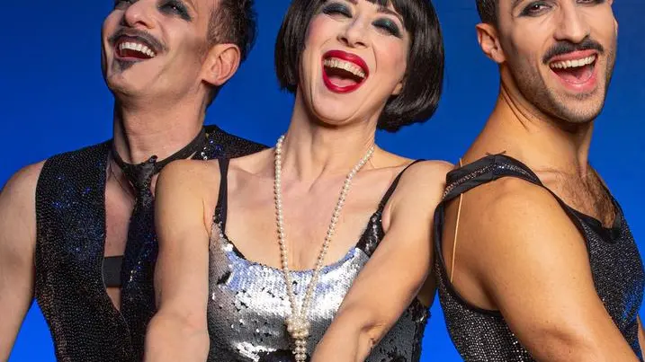 Veronica Pivetti in “Stanno sparando sulla nostra canzone”