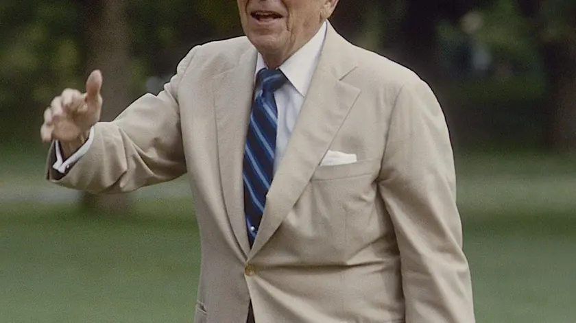May 4, 2015 - Washington, District of Columbia, United States of America - Washington DC. 9-1-1984.President Ronald Reagan walks back to the White House after arriving on the South Lawn in Marine One..Credit: Mark Reinstein (Credit Image: © Mark Reinstein via ZUMA Wire)
