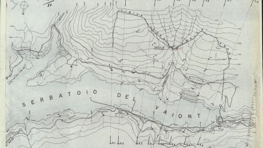 Una mappa della Sade con l'invaso del Vajont e con i movimenti registrati del monte Toc