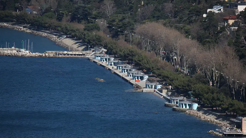 Il lungo mare di Barcola in una foto di Andrea Lasorte
