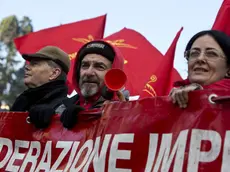 Attivisti della Fiom in corteo
