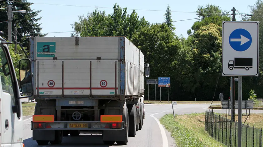 Bonaventura Monfalcone-18.07.2012 Traffico camion-Pieris-foto di Katia Bonaventura