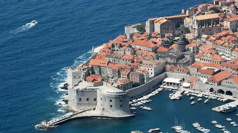 Una veduta di Ragusa (Dubrovnik), città regina del turismo in Croazia con cifre salite nel corso degli anni fino poco meno di due milioni di visitatori