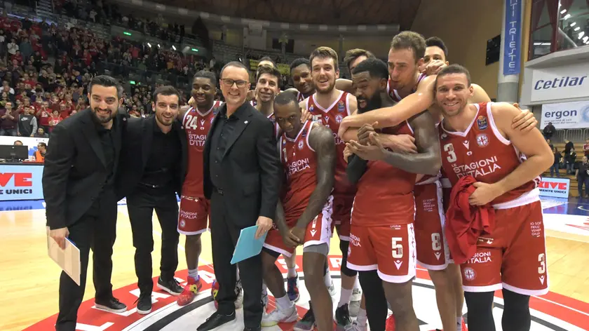 La festa della Pallacanestro Trieste (Foto Bruni)