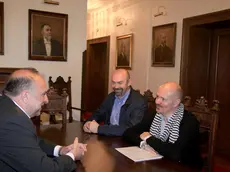 Il sindaco Roberto Cosolini con Corrado Canulli e Lubos Dzuro in Municipio