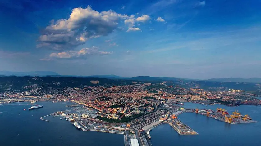 sterle trieste trieste dall'alto alla c a dott alessandro mezzena pregasi gentilmente di conservare queste foto