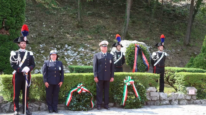 Una cerimonia al monumento di Peteano. Foto Bumbaca