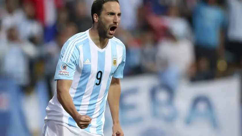 Argentinian striker Gonzalo Higuain celebrates after scoring during the Copa America 2015 Group B soccer match between Argentina and Jamaica, at Estadio Sausalito in Vina del Mar, Chile, 20 June 2015. EFE/Osvaldo Villarroel