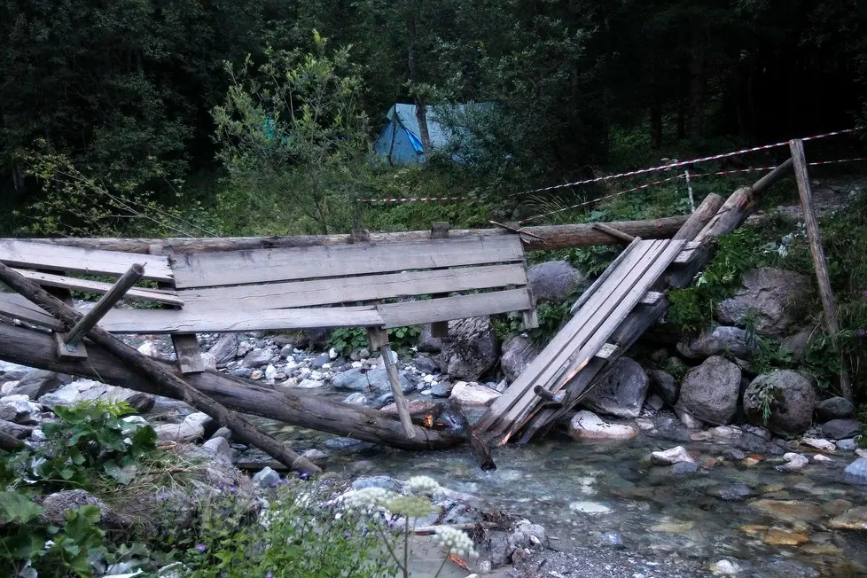 Il ponte crollato (Petrussi)