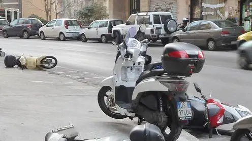 Lasorte Trieste 08/02/12 - Danni Bora, Via Fabio Severo, Moto Rovesciate
