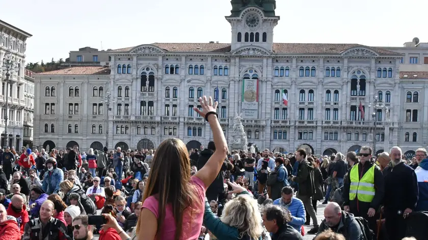 Foto BRUNI Trieste 18.10.21 Molo VII-4° giorno --inizia lo sgombero da parte delle forze dell'ordine