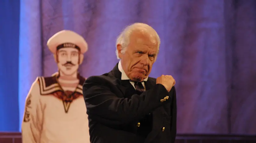 L'attore Bruno Cappelletti in una scena teatrale