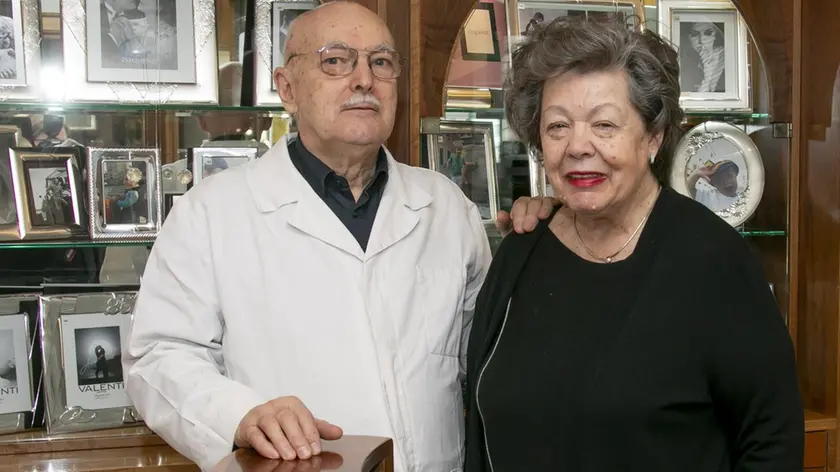 Pier Giorgio e la moglie Chiara nella gioielleria Bonini