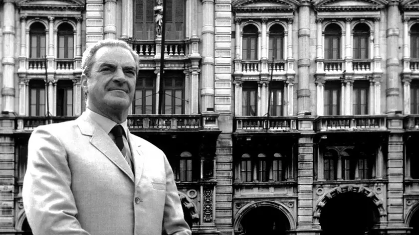 Cecovini davanti al municipio di Trieste