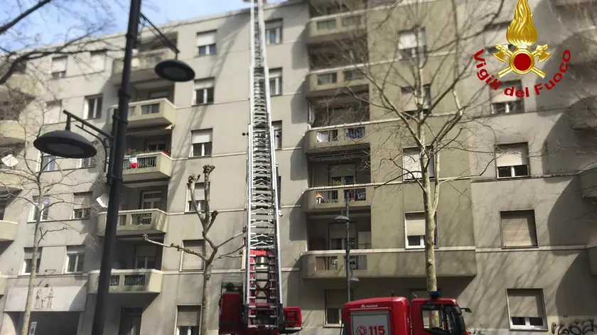 L'intervento dei pompieri in viale D'Annunzio