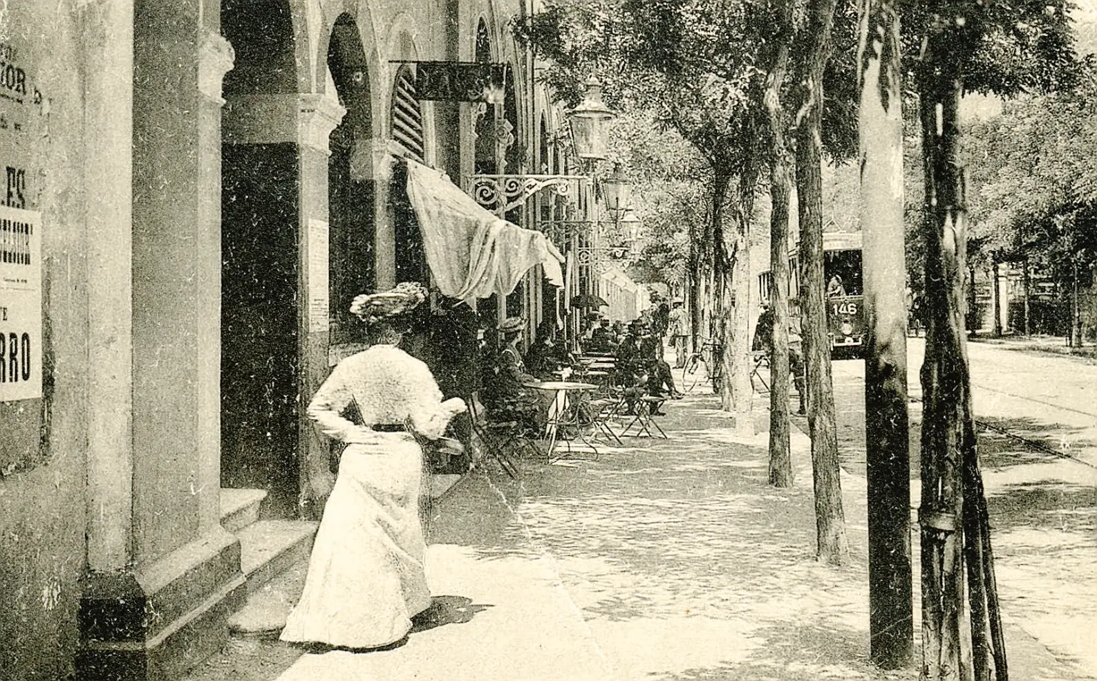 A sinistra, passeggiata di Barcola (Fototeca dei Civici Musei di Storia e Arte del Comune di Trieste)