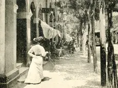 A sinistra, passeggiata di Barcola (Fototeca dei Civici Musei di Storia e Arte del Comune di Trieste)