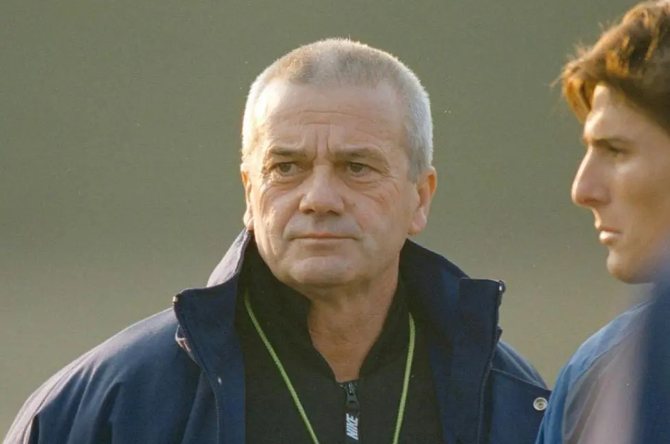 L'allenatore dell'Inter Gigi Simoni durante l'allenamento ad Appiano Gentile, in una immagine del 27 novembre 1998. ANSA/CARLO FERRARO