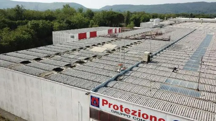 L’area della Protezione civile è interamente di proprietà comunale. La struttura degli edifici è costituita da due capannoni prefabbricati e da una tettoia