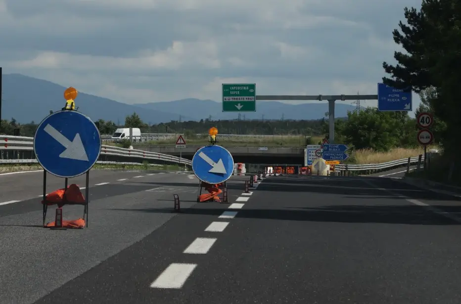 Autostrada uscita obbligatoria a Padriciano per chiusura galleria Carso Foto Lasorte