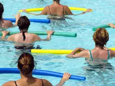 Un corso di acquagym organizzato alla piscina Acquamarina