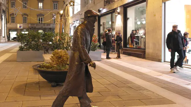 Lasorte Trieste 05/11/13 - Via Dante, Via S.Nicolò, Statua Saba senza Bastone