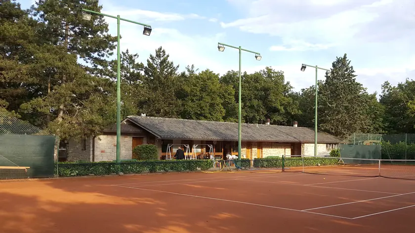 Il tennis club di Borgo Grotta Gigante (Lasorte)