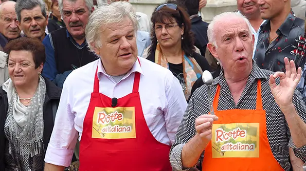 DeMarchi Castelfranco sagrato del duomo Davide Mengacci registra tre puntate de Ricette all'Italiana in onda su Rete 4