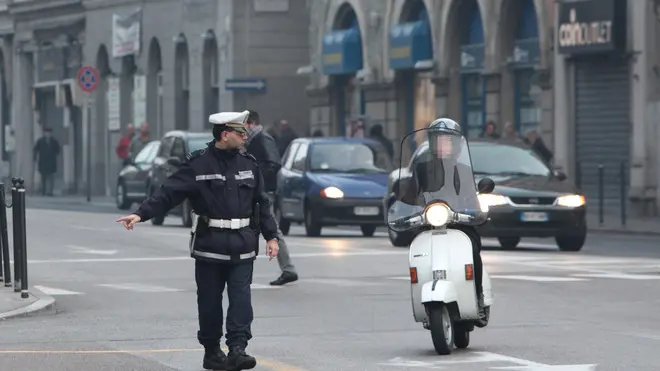 Lasorte Trieste 12/01/14 - Largo Barriera, Centro Chiuso, Pattuglia Vigili Urbani