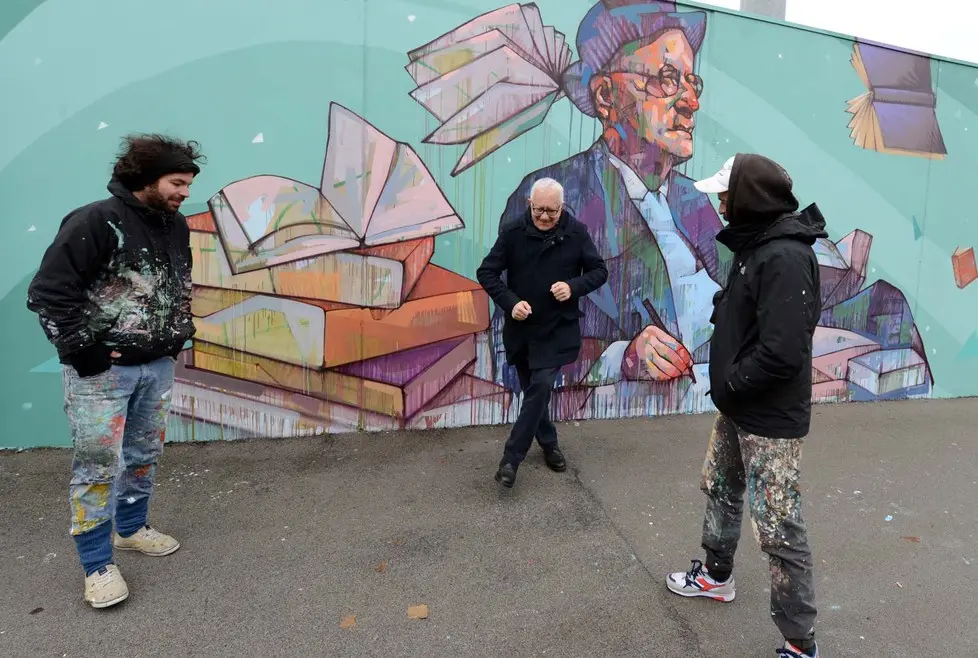 Foto Bruni 09.12.2017 I murales di Rocco allo stadio-ass.re Rossi balla il sirtaki coi pittori greci