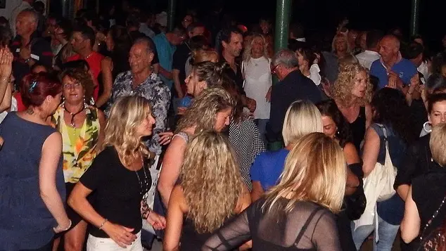 Foto BRUNI 18.06.17 Bagno Ferroviario: balli anni 70-80-