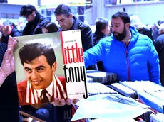 Foto BRUNI 25.11.2018 Chiarbola: fiera del disco--il primo disco di Little Tony