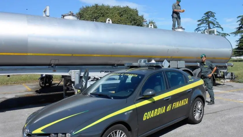 Il camion sequestrato dalla Guardia di Finanza di Gorizia