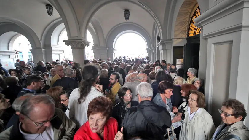 La protesta dei risparmiatori sotto il Municipio